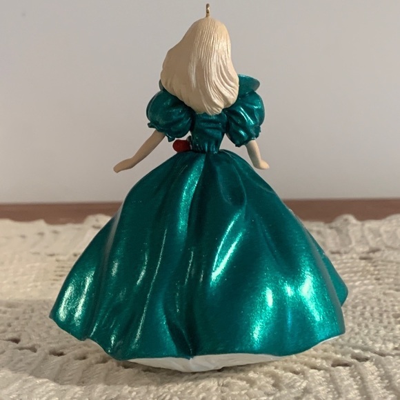 Vintage 1995 3rd in Series Holiday Barbie Mattel Hallmark Keepsake Collectible - Picture 7 of 13